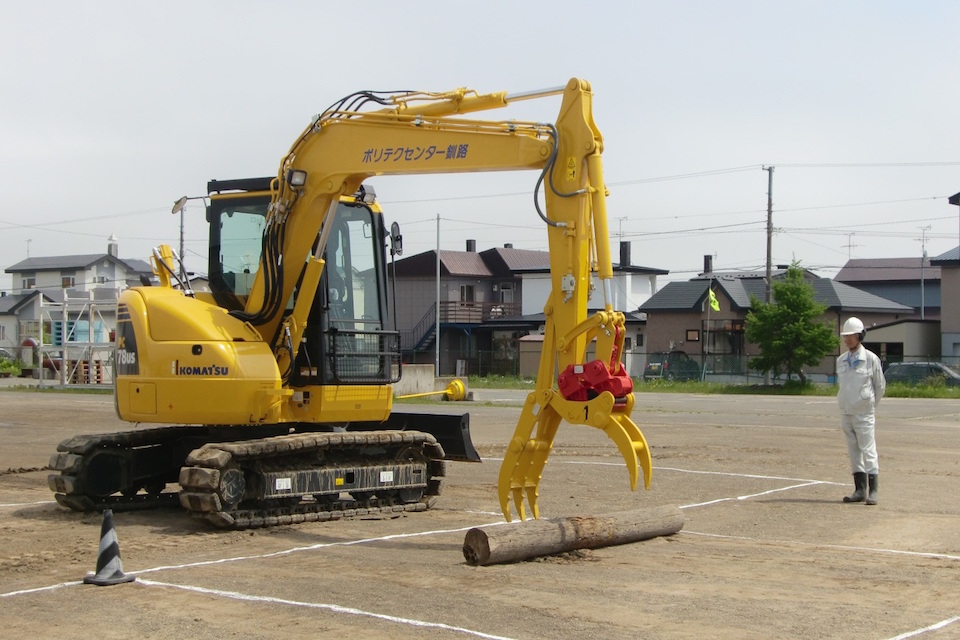 Tuyển 09 nhân viên nam lái máy xây dựng làm việc tại Myagi