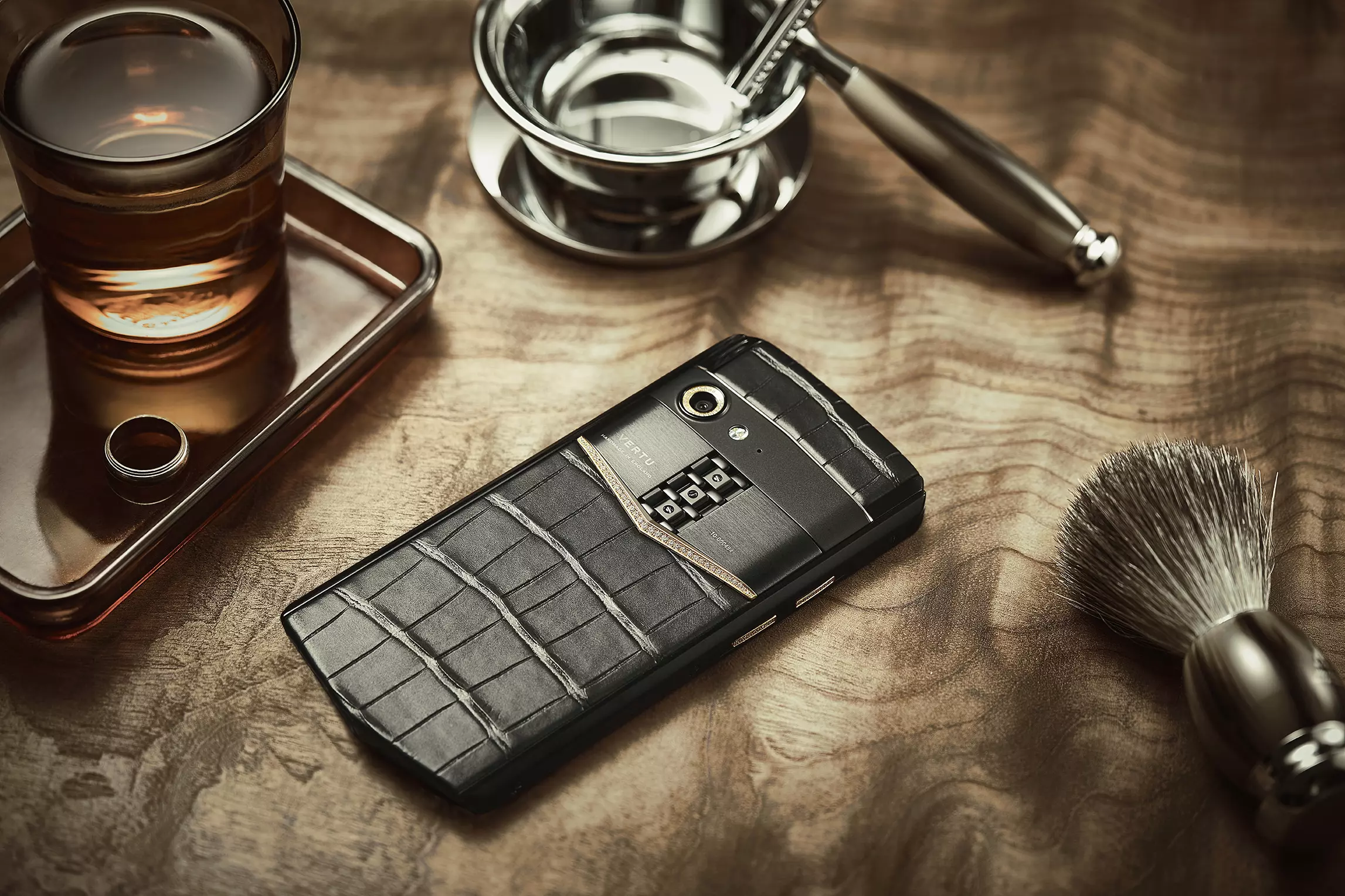 Điện Thoại Vertu Aster P Gothic Alligator Classic Crema Perlato Mua Ở Đâu? Giá Bao Nhiêu? Có Tốt Không?